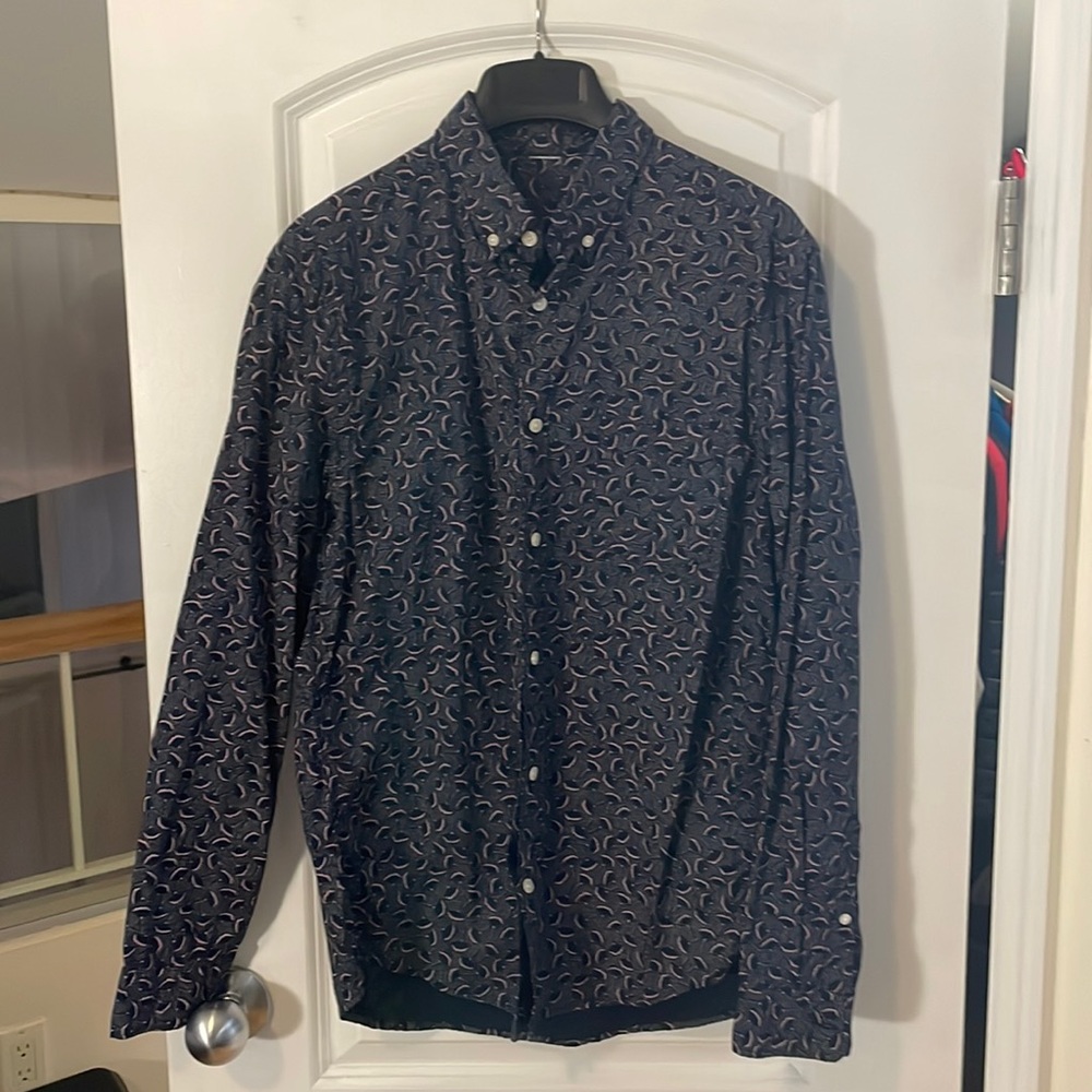 H&M Men's Button Down Navy Printed Shirt (Great Condition, Men's Small)